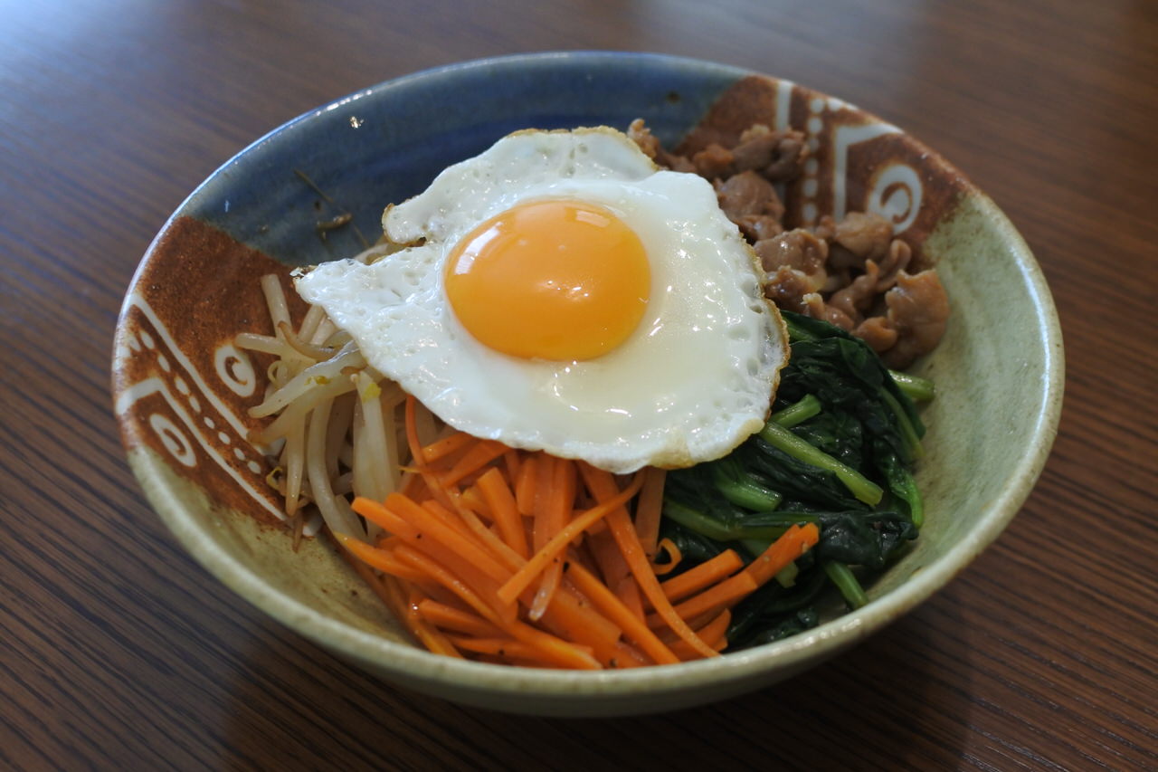 おうちで韓国料理｜野菜たっぷりビビンバ丼の簡単レシピ | おはなごはん